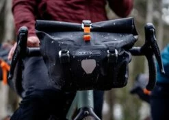 ORTLIEB HANDLEBAR PACK QR 11L -Wildernessshop Shop Ortlieb handlebar pack qr 11L in use 12