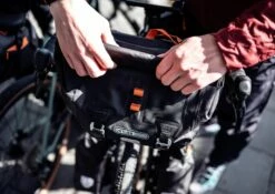 ORTLIEB HANDLEBAR PACK QR 11L -Wildernessshop Shop Ortlieb handlebar pack qr 11L in use 9